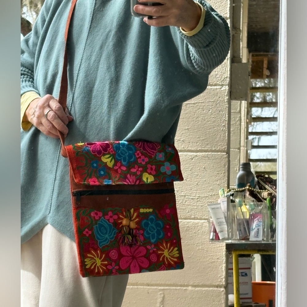 NWT Colorful Boho embroidered Floral Women's crossbody Bag - Picture 8 of 9